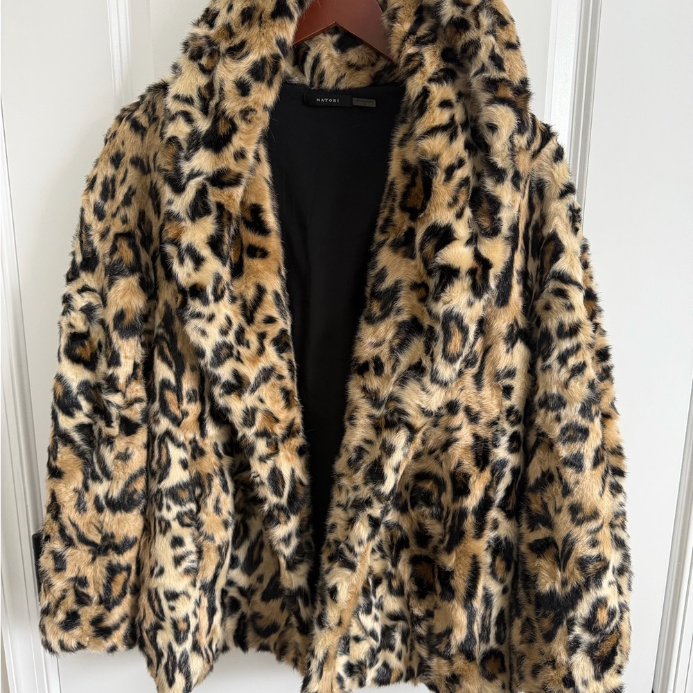 Natori faux leopard fur shawl coat - Picture 5 of 10